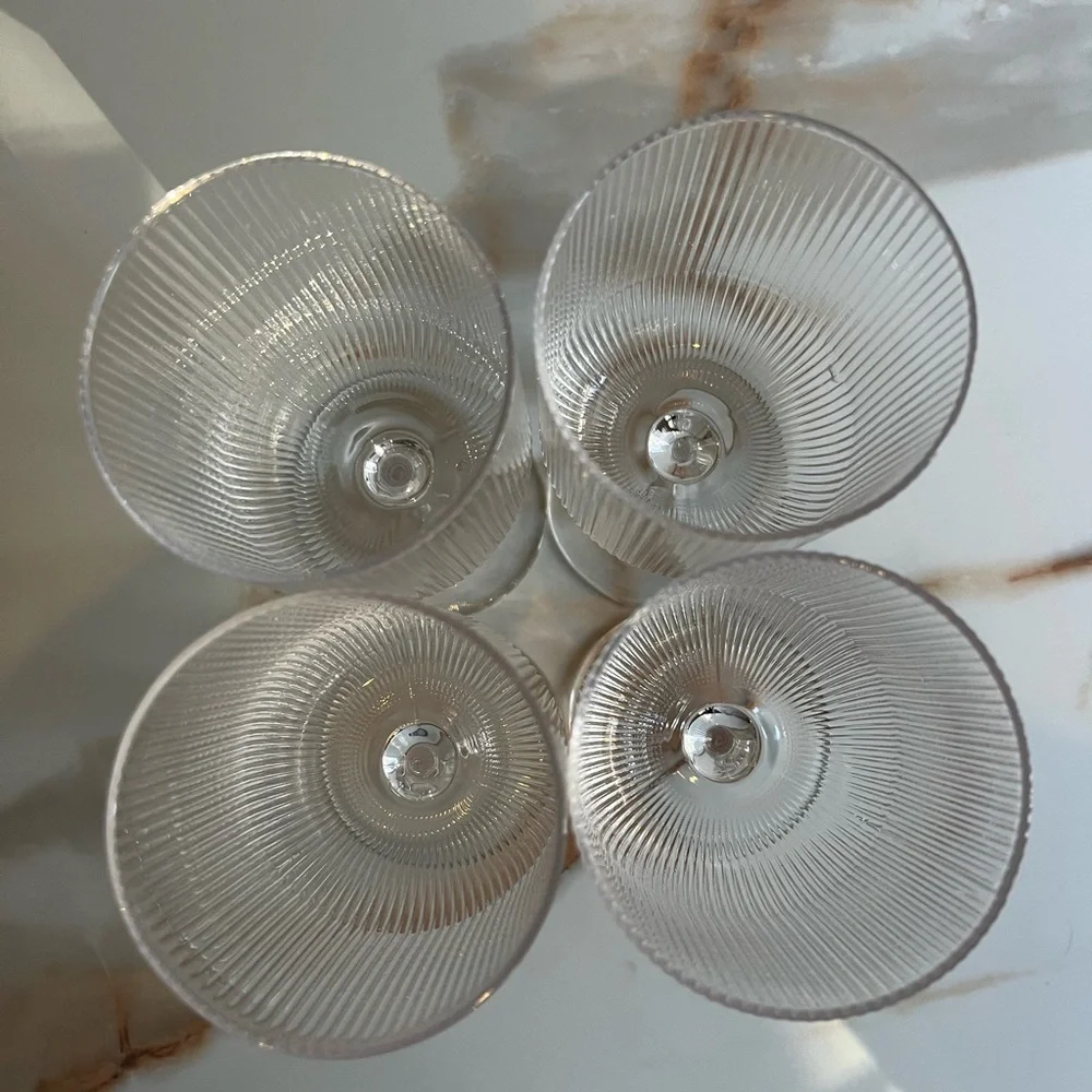 Elegant Clear Wine Glass Set